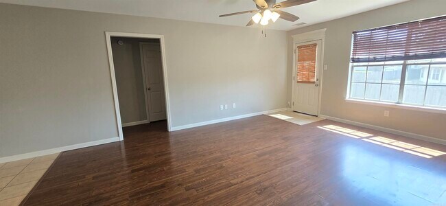 Foto del edificio - 15355 Oak Glen Dr