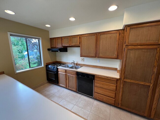 Foto del edificio - *Half-Off 1st Month's Rent!* Two Bedroom C...