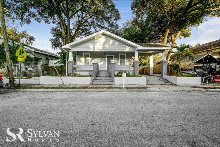 Primary Photo - Charming 3BR, 1BA renovated home