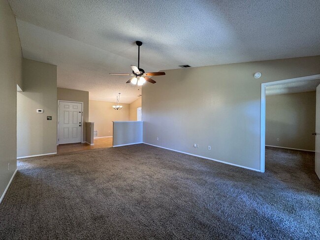 Building Photo - Comfortable 3/2 in Alafaya Woods, Oviedo