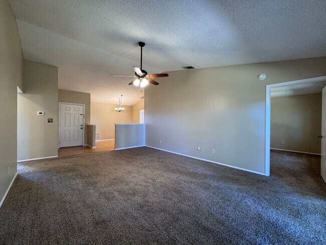 Foto del edificio - Comfortable 3/2 in Alafaya Woods, Oviedo