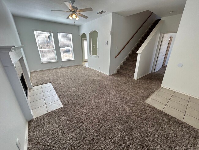 Foto del edificio - *COMING SOON* MOVE IN SPECIAL Charming Two-Story Home in Stone Oak With Fenced Backyard!