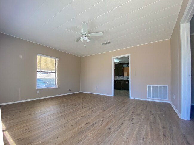 Foto del edificio - 1021 Moss St