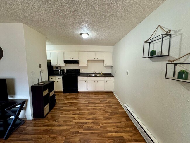 Foto del edificio - Turn-Key 1BR Apartment – Everything Included