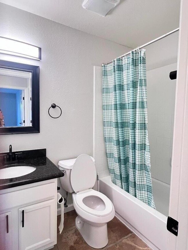 Building Photo - 880 E Fremont Ave