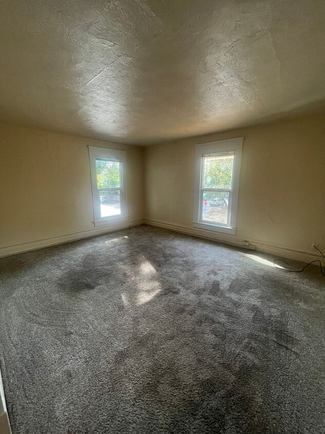 3-Bedroom 1-Bathroom two story unit - 3-Bedroom 1-Bathroom two story unit