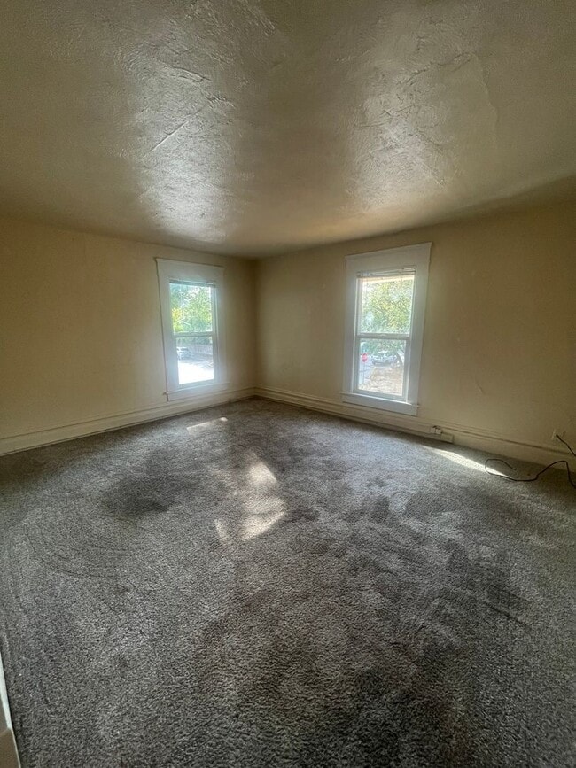 3-Bedroom 1-Bathroom two story unit - 3-Bedroom 1-Bathroom two story unit House
