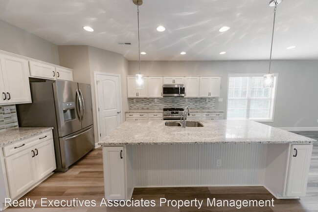 Building Photo - 4 br, 3 bath House - 2374 Waterstone Blvd
