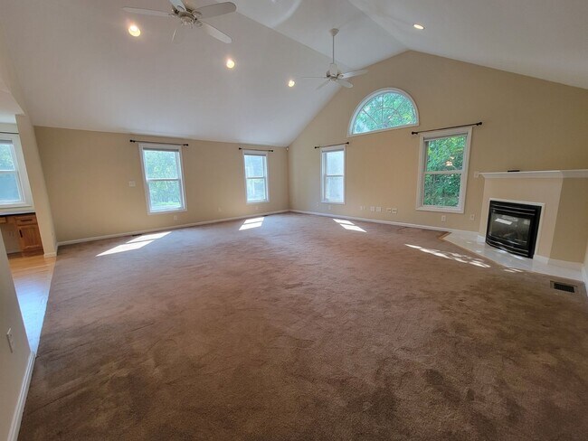 Foto del edificio - Beautiful Single-Family Home Litchfield NH for Rent