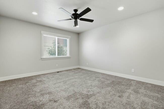 Building Photo - 51 S 400 W St