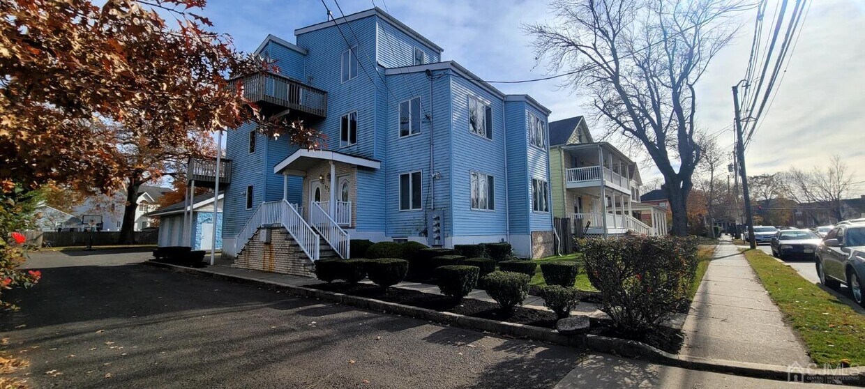 Primary Photo - 172 Central Ave