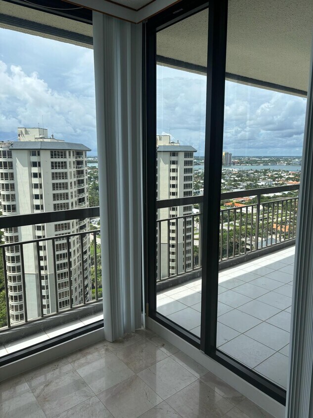 Building Photo - 4000 N Ocean Dr