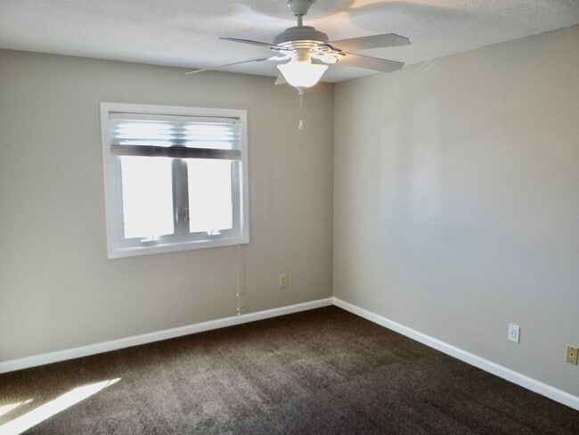Building Photo - Beautifully Remodeled 2 Bed/2 Bath in Deer...