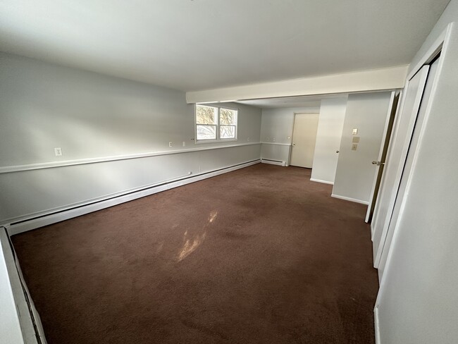 Master Bedroom - 11 S Hollow Dr