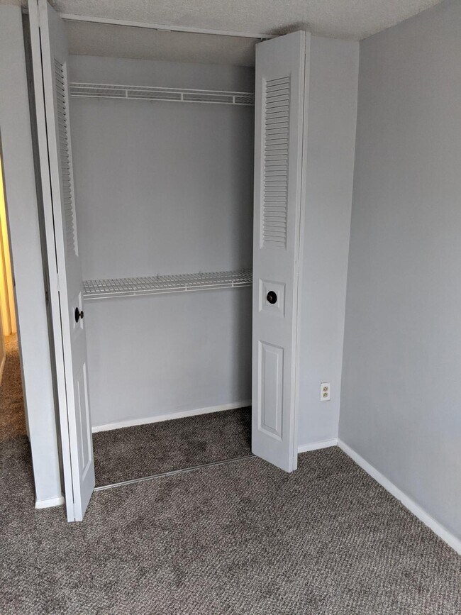 Foto del edificio - 8236 Knights Bridge Rd