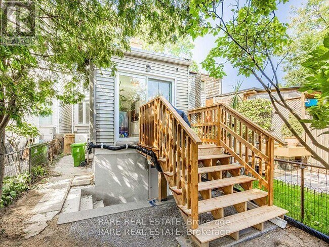 Photo du bâtiment - 727 Rhodes Ave