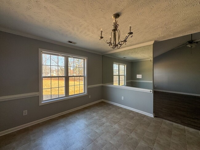 Foto del edificio - Charming 4 Bed 2 Bath Raeford Home