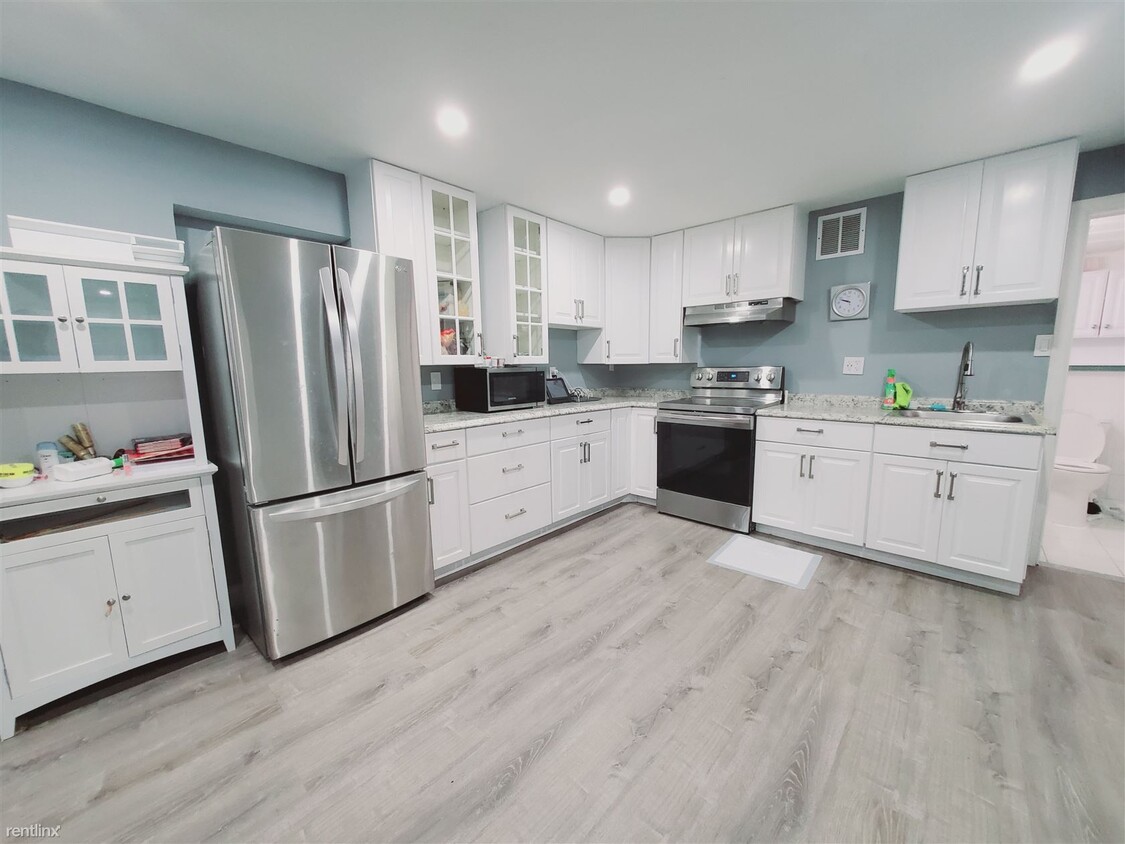 Primary Photo - 1 br, 1 bath Condo - 100 Buckingham Dr Unit 1