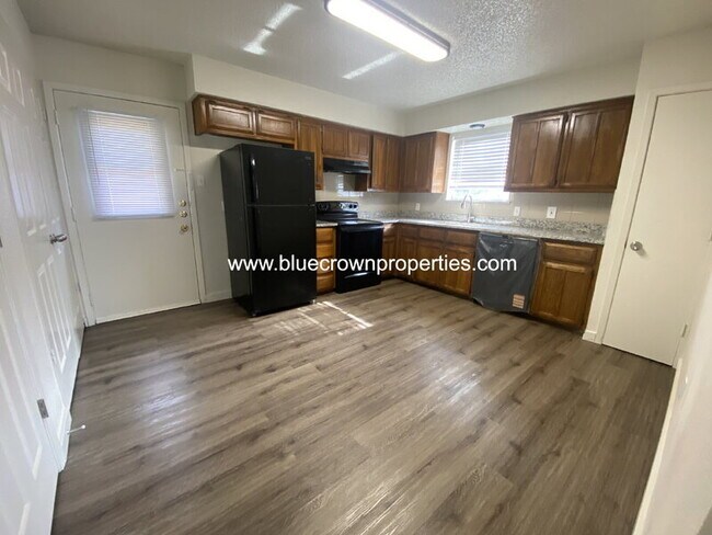 Foto del edificio - 1119 Suburban St