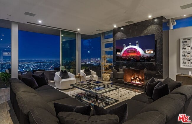 Building Photo - 1474 Blue Jay Way