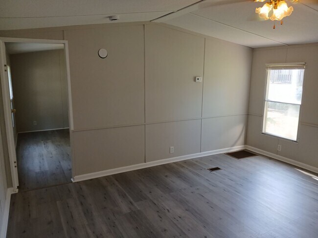Foto del edificio - Trailer Park Lot Available