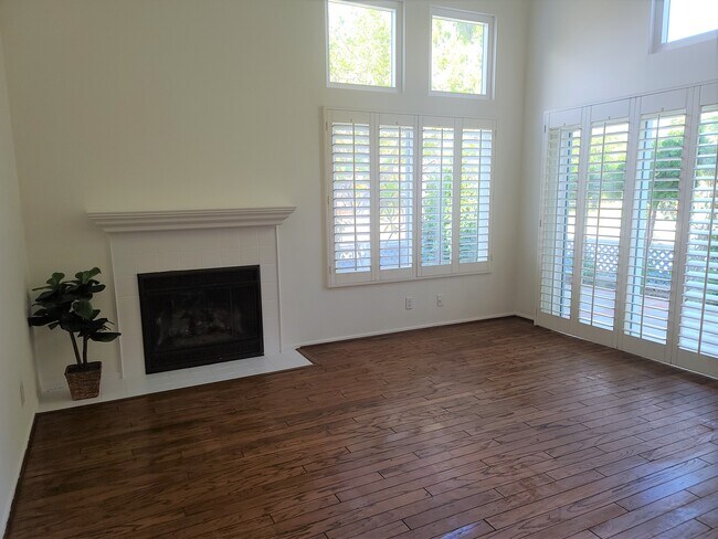 Building Photo - 607 Springbrook N