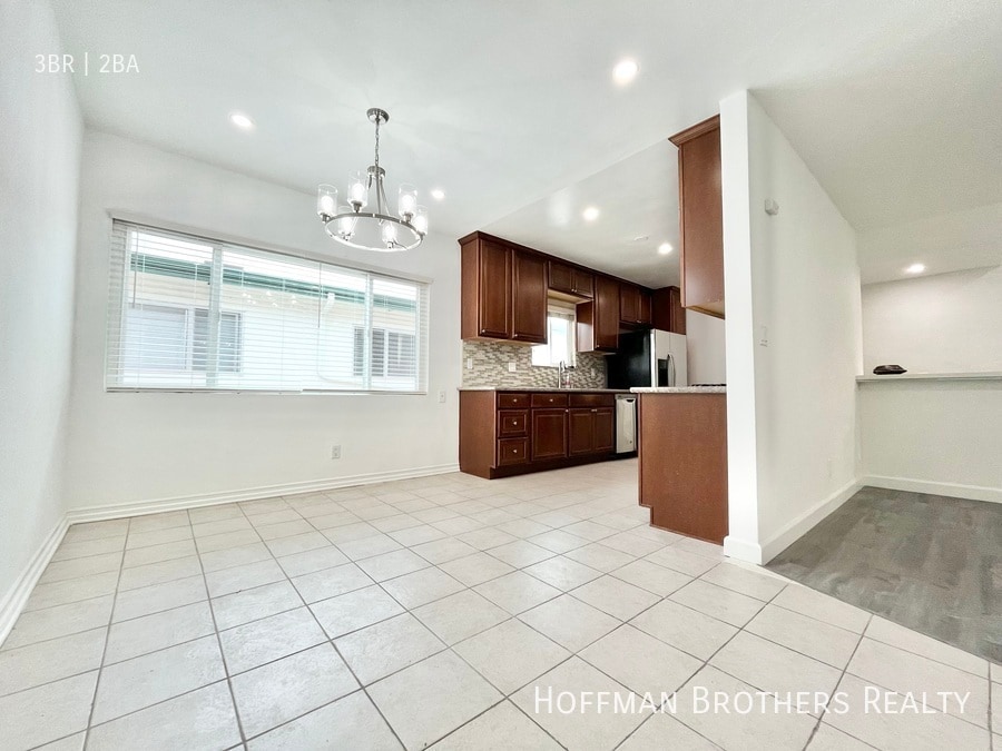 Primary Photo - 1028 S Sherbourne Dr