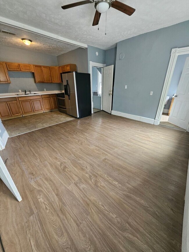 Foto del edificio - Upper 2 bedroom unit