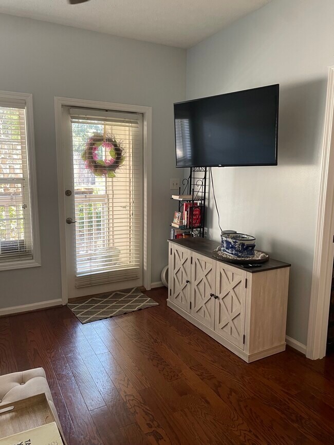 Sala de estar - 1250 Parkwood Cir SE