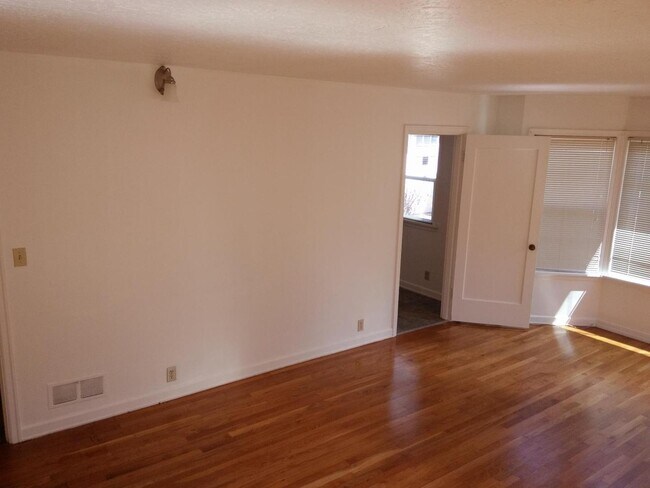 Foto del edificio - (837) 27th Street Apartments - 1 Bedroom /...