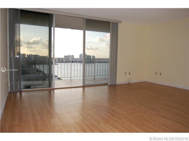 Foto del edificio - 1865 79th Street Causeway