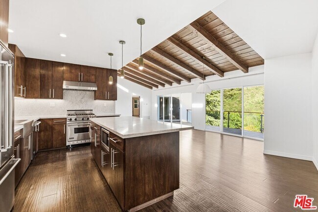 Foto del edificio - 3476 Troy Dr