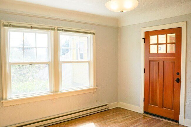 Foto del edificio - Cottage Cutie in John's Landing: HWs, Big ...