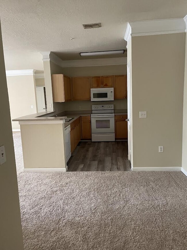 Building Photo - 8818 Villa View Cir