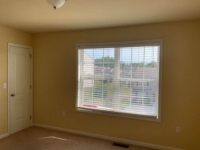 Building Photo - 794 Gregs Dr