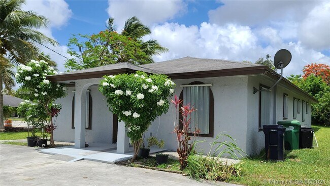 Building Photo - 21590 SW 119th Ave