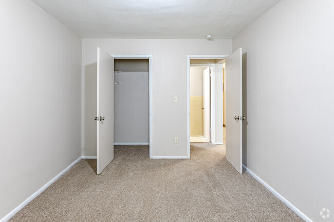 1BR, 1BA - 800 SF - McCarron's Apartments