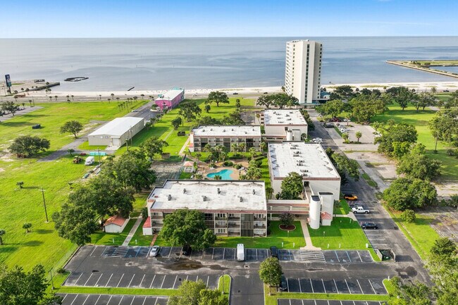 Foto del edificio - 2046 Beach Blvd
