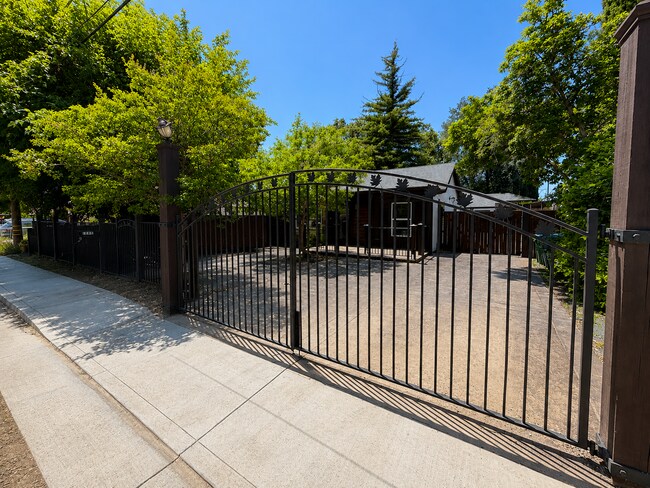 Building Photo - 2245 Ceanothus Ave