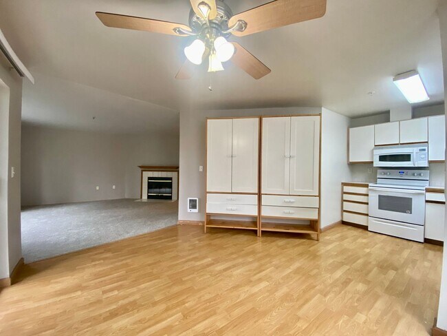 Building Photo - Cozy Des Moines Condo