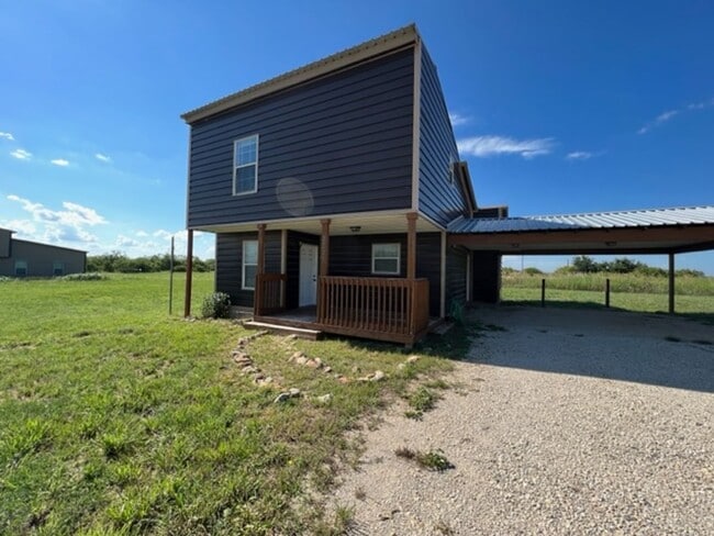 Building Photo - 2031 Family Ln.