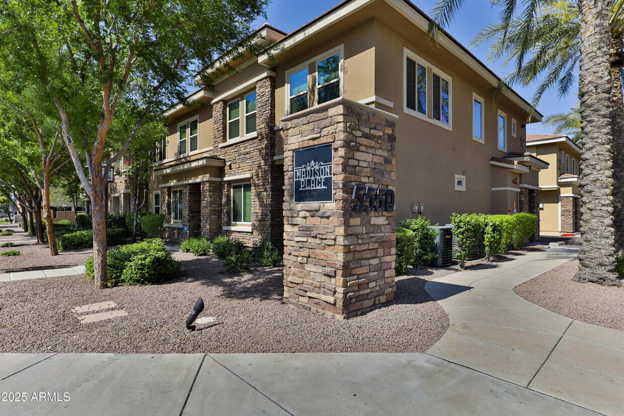 Foto principal - 5550 N 16th St
