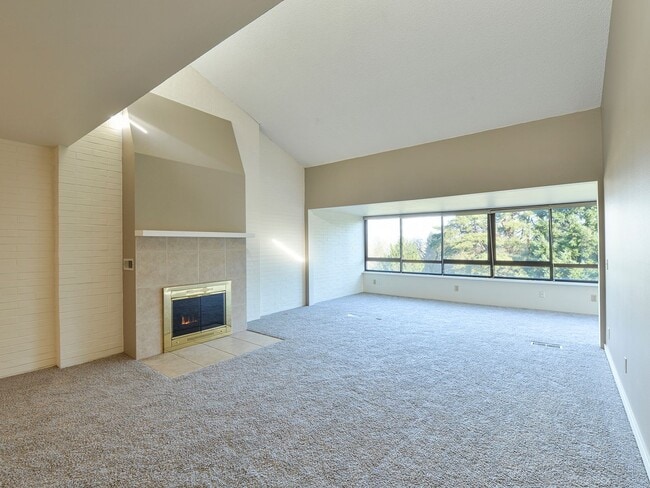 Building Photo - South Seattle - Amazing Views - Top Floor ...