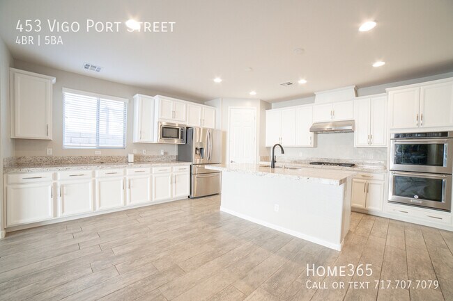 Building Photo - Gorgeous 2 Story Home with Balcony and Par...