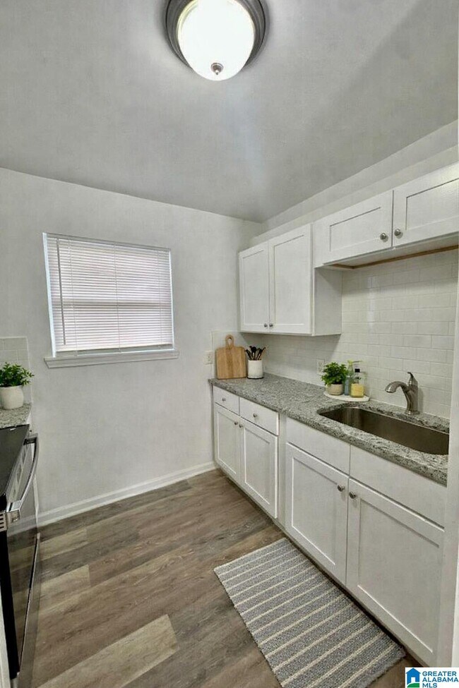 Building Photo - 1911 19th Ct N