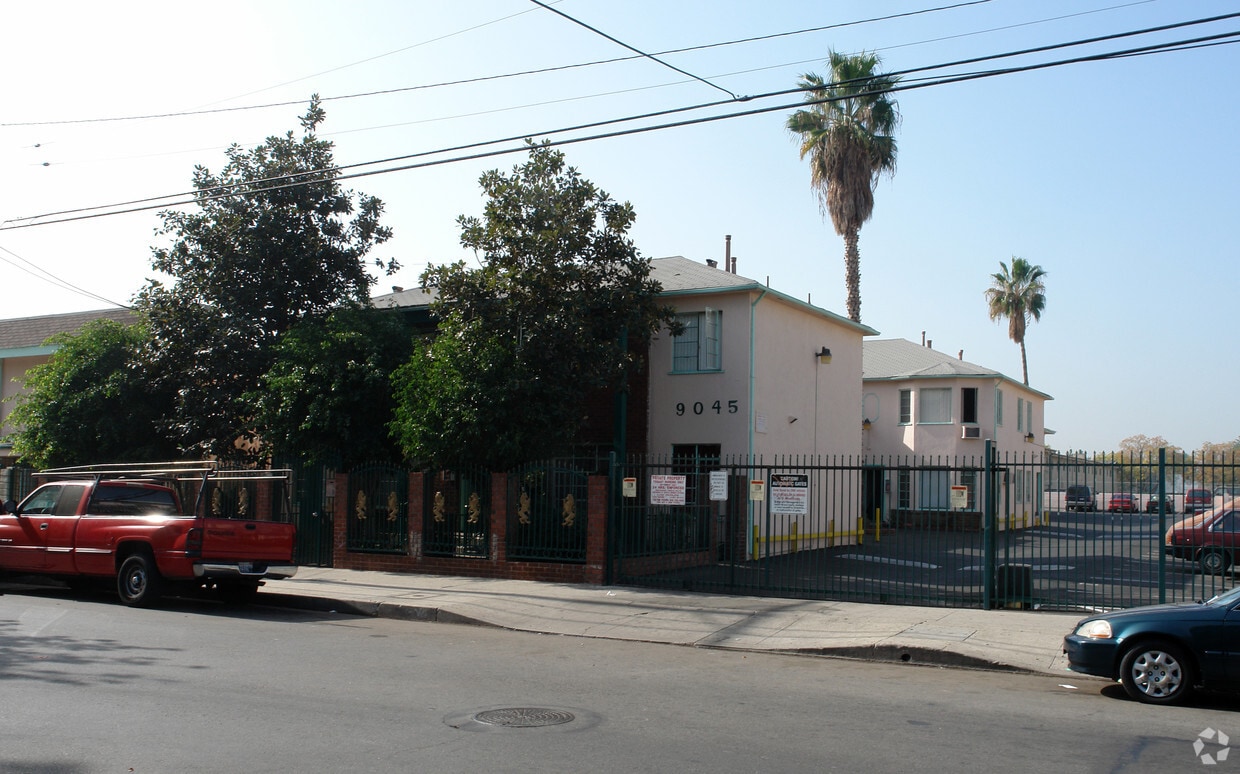 90459053 Tobias Ave, Panorama City, CA 91402 Apartments in Panorama