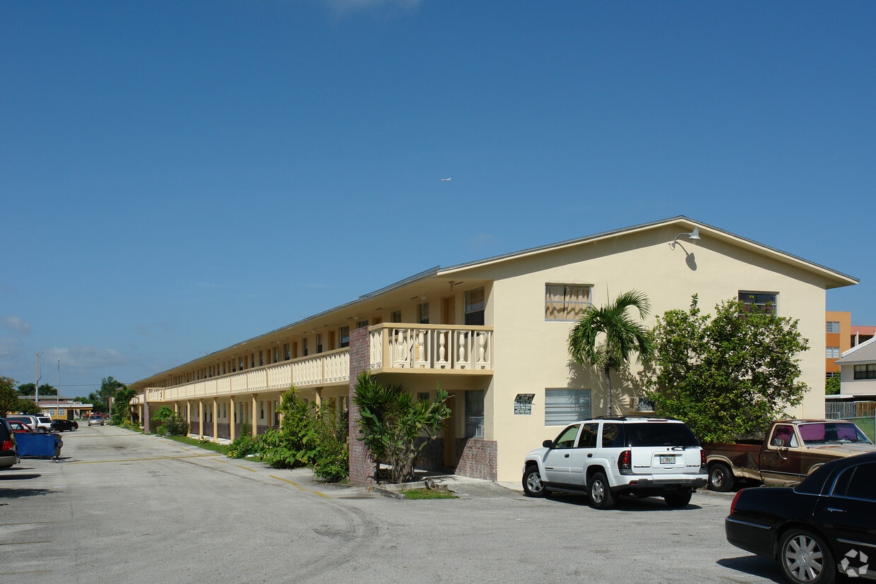 Building Photo - Aquarius North