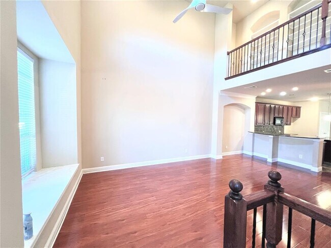 Building Photo - 436 Fuente
