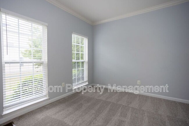 Building Photo - 6004 Abernethy Ln