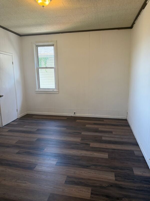 Building Photo - 720 S Webster Ave